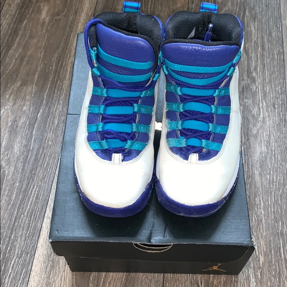 Jordan shoes size 4 (big Kids)